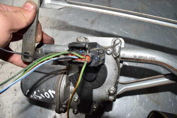 MOTEUR D ESSUIE GLACE FORD FUSION - Vue 2